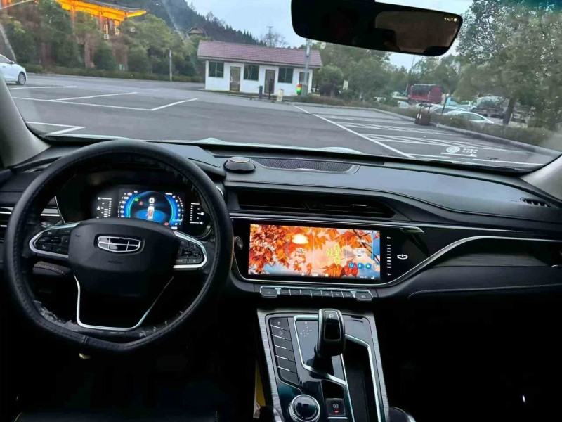 重庆19年吉利博越5