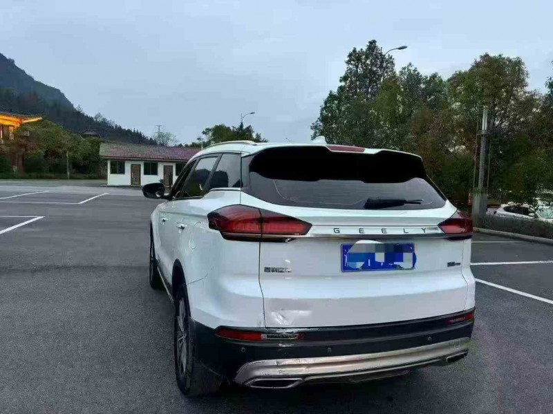 重庆19年吉利博越7