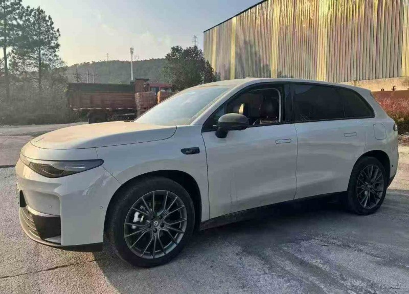 九江25年零跑汽车C102