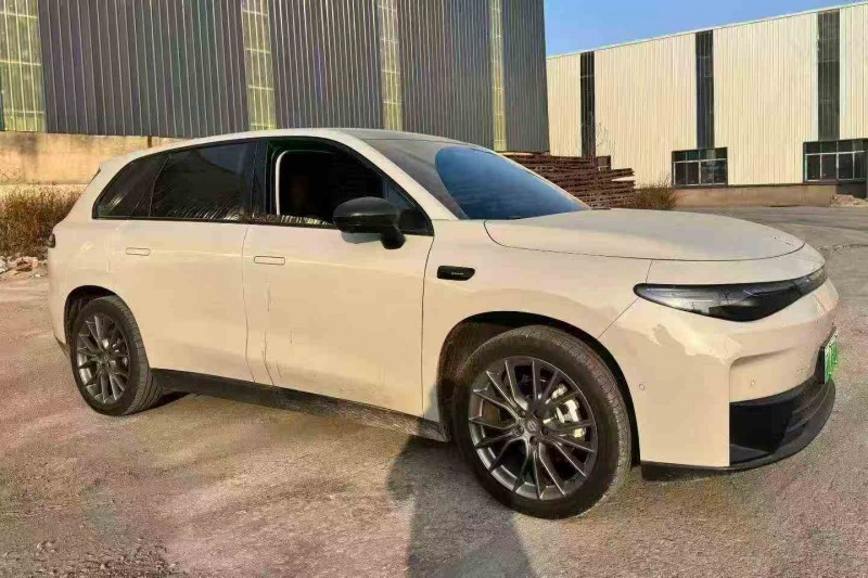 九江25年零跑汽车C103