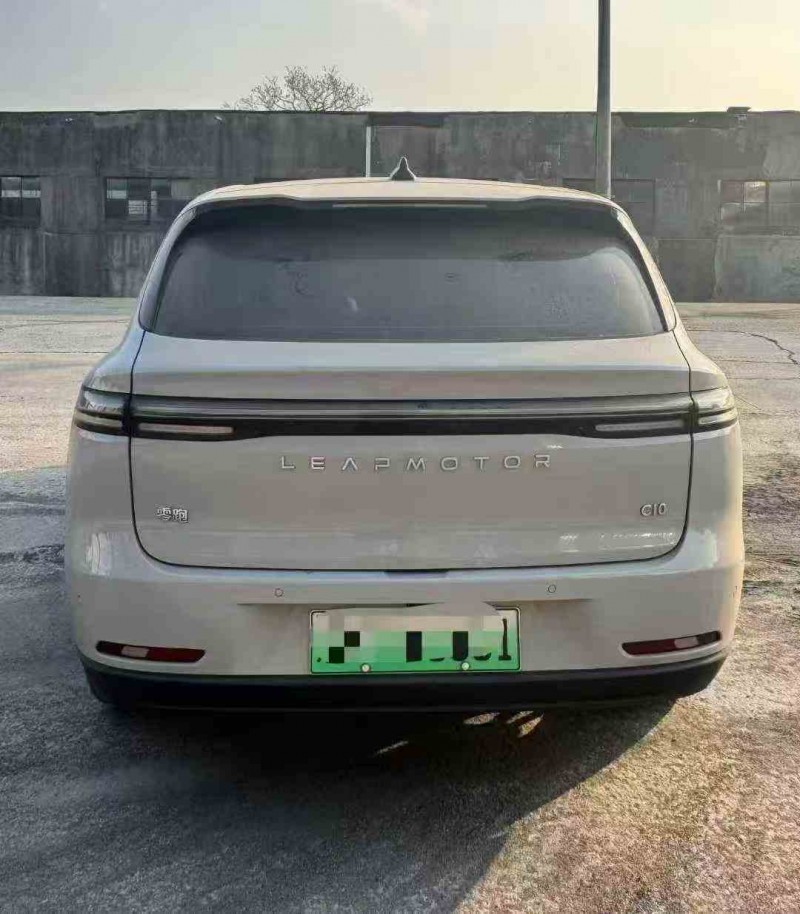 九江25年零跑汽车C109