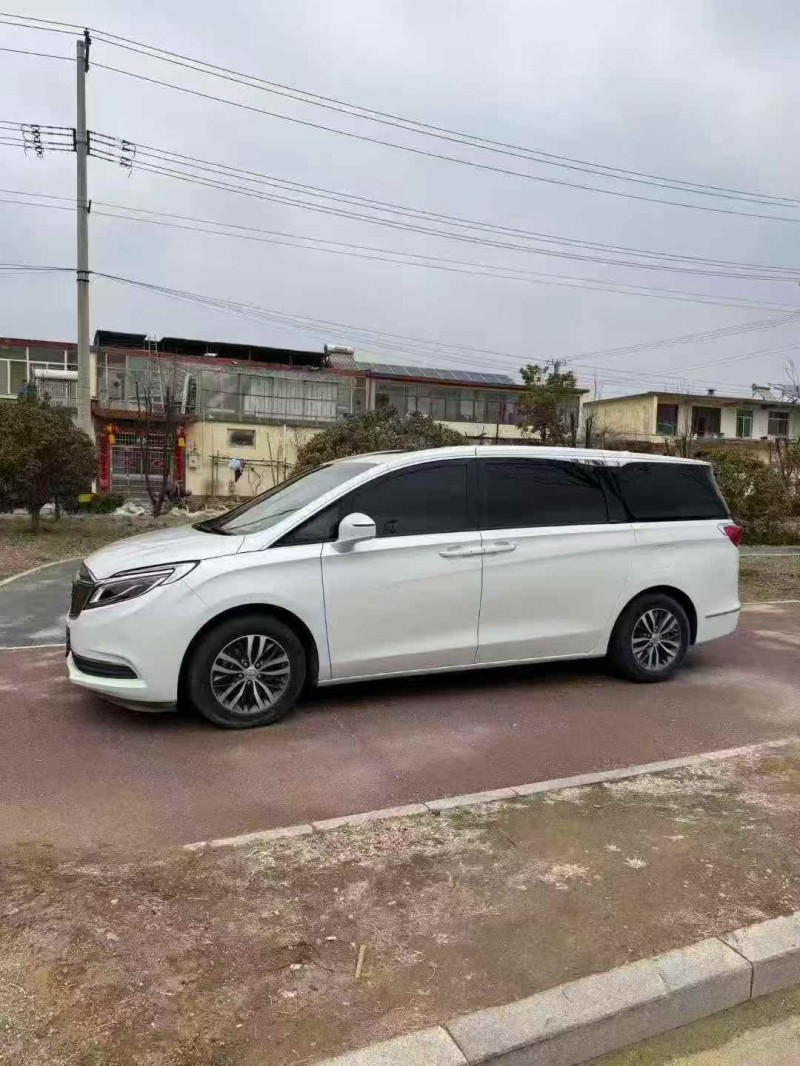 东营19年别克GL82