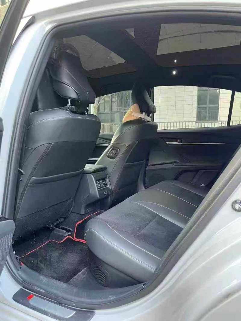 佛山24年丰田凯美瑞5