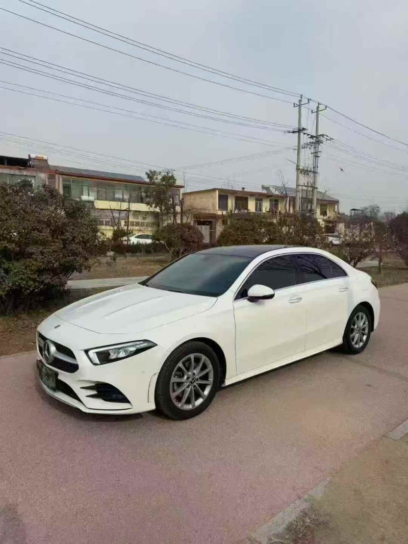 东营21年奔驰A3