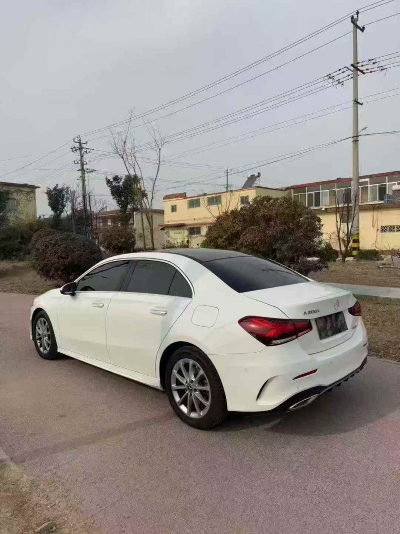 东营21年奔驰A8
