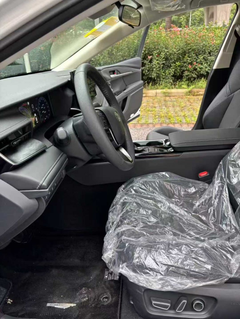 武汉25年丰田凯美瑞3