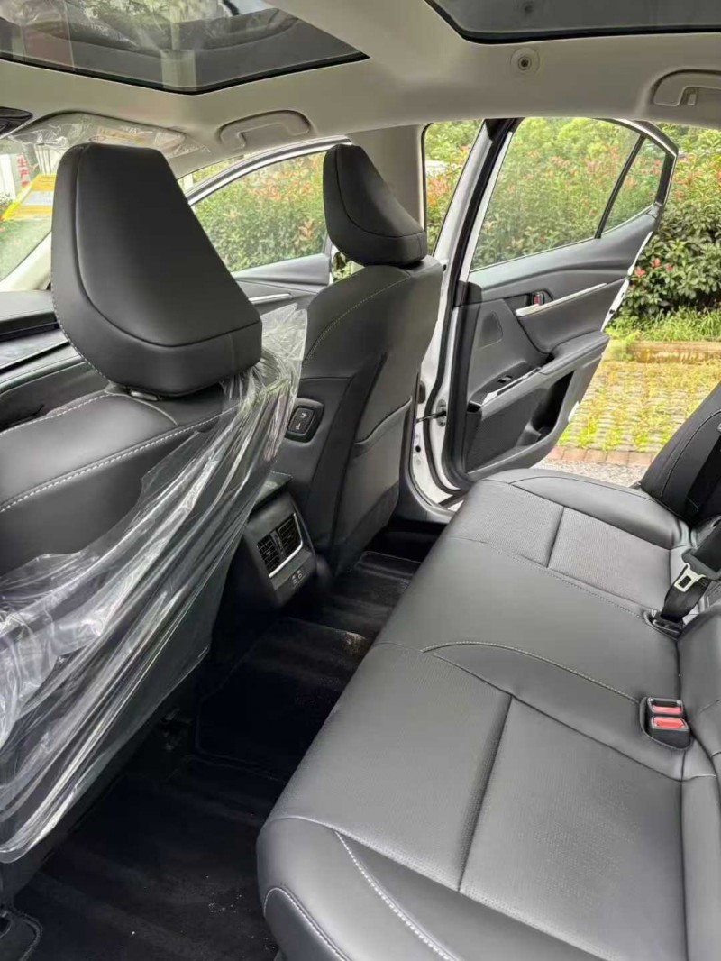 武汉25年丰田凯美瑞5