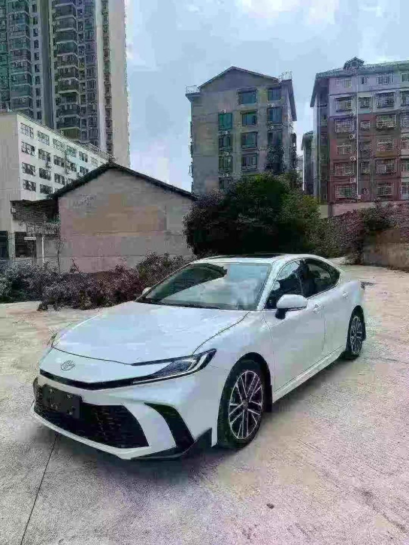 武汉25年丰田凯美瑞3