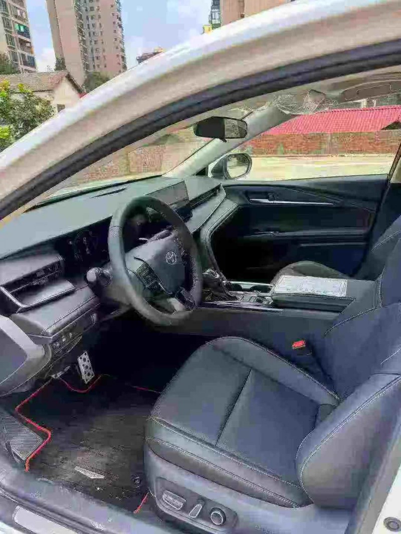 武汉25年丰田凯美瑞4