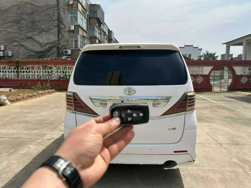 枣庄14年丰田埃尔法9