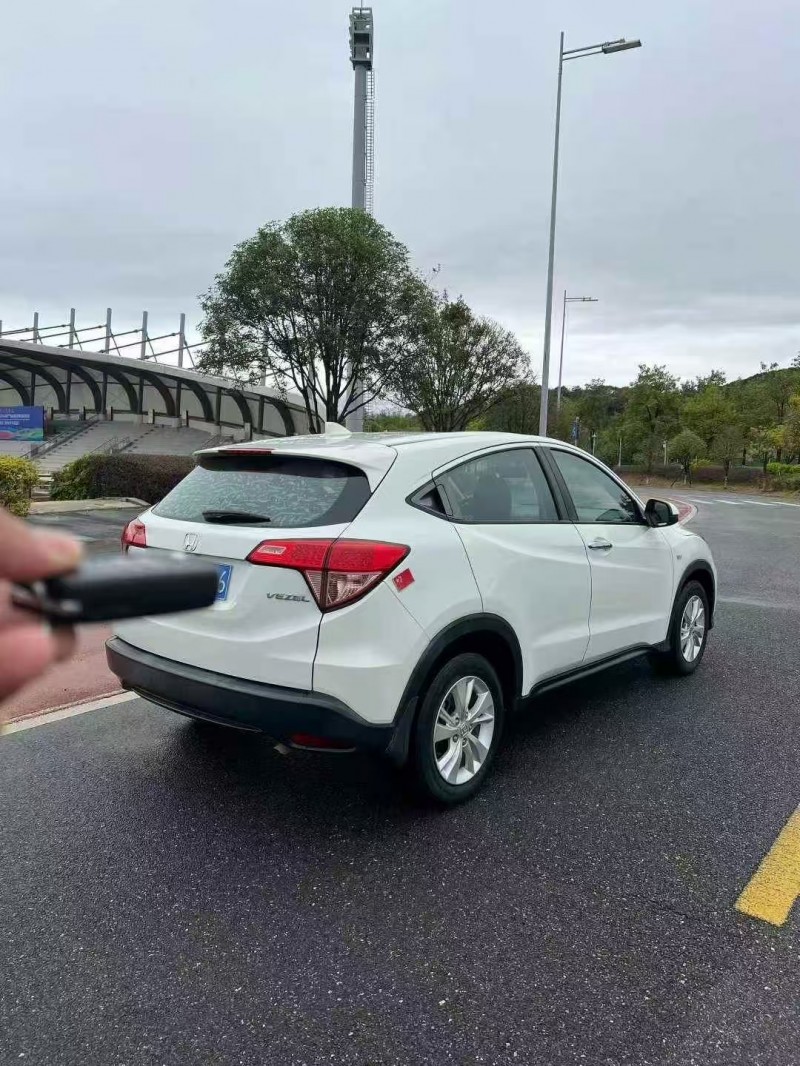 贺州18年本田缤智8