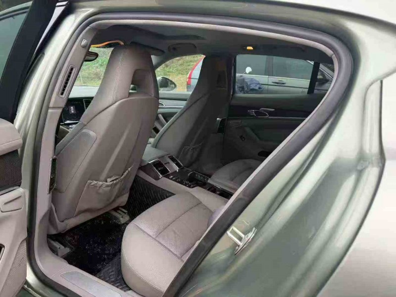 南平13年保时捷帕拉梅拉5