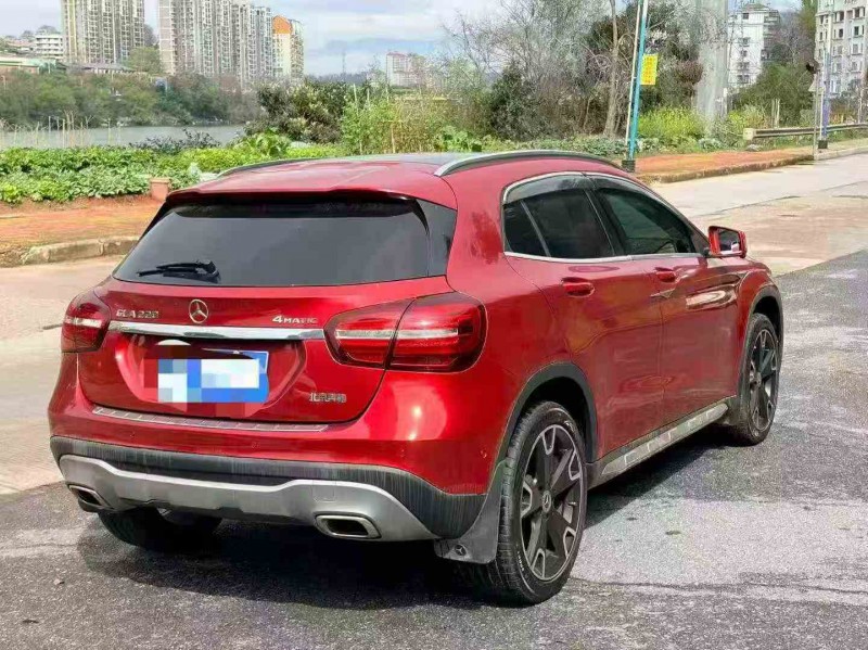 三明17年奔驰GLA7