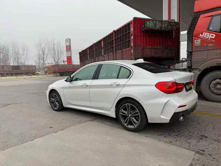 承德21年宝马1系7