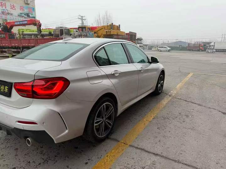 承德21年宝马1系8