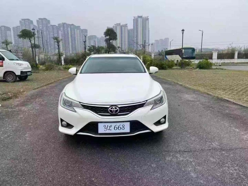 南宁14年丰田锐志1