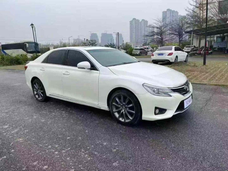 南宁14年丰田锐志3