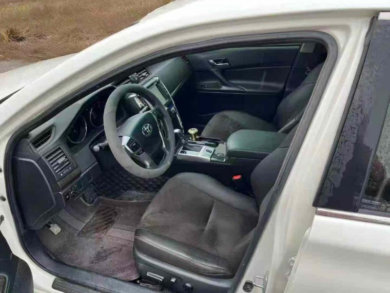 南宁14年丰田锐志4