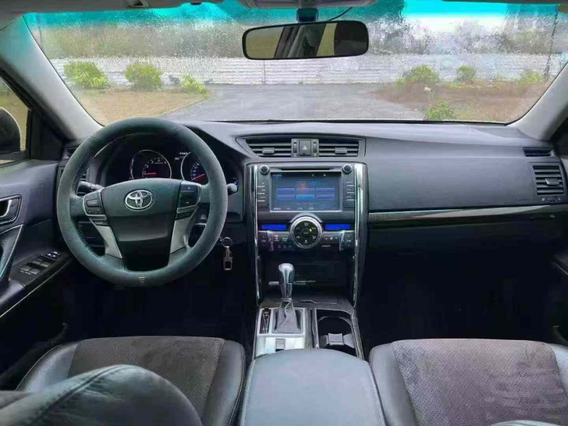 南宁14年丰田锐志5