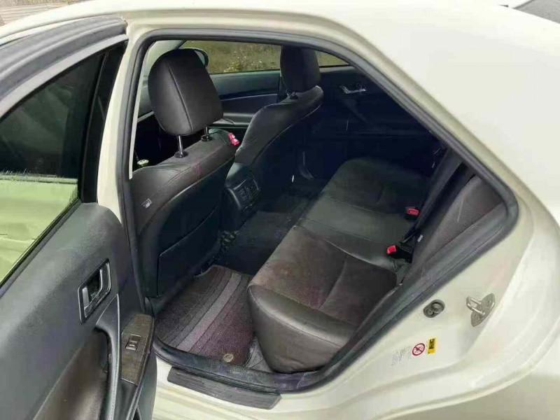 南宁14年丰田锐志6