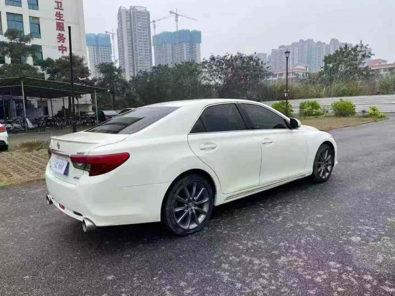 南宁14年丰田锐志7