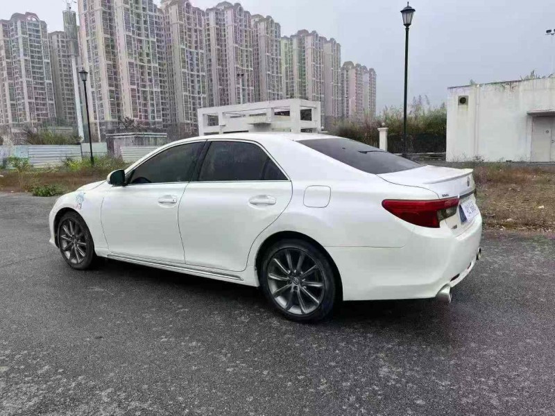 南宁14年丰田锐志8