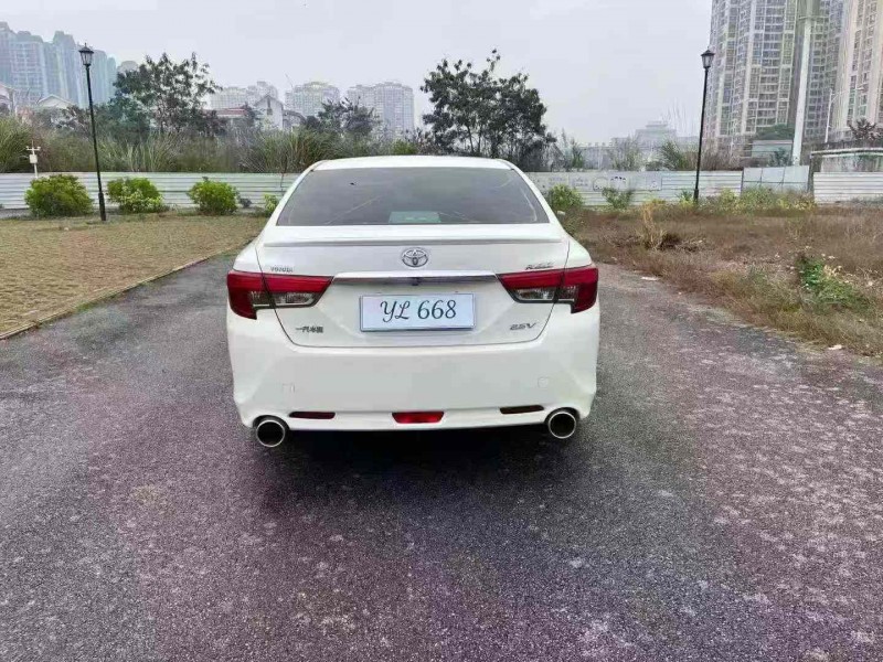 南宁14年丰田锐志9