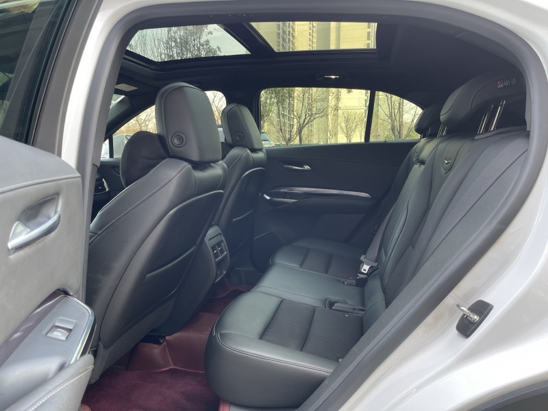 济宁22年凯迪拉克XT44