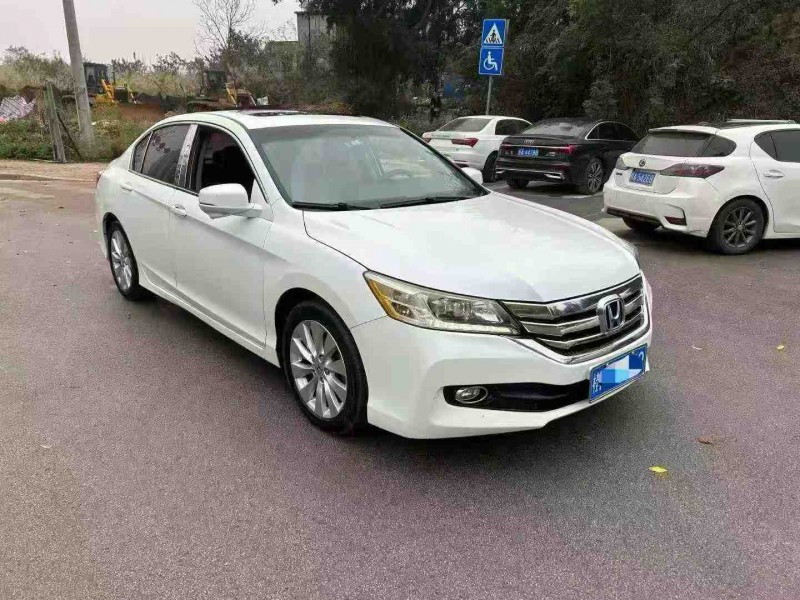 南宁14年本田雅阁1