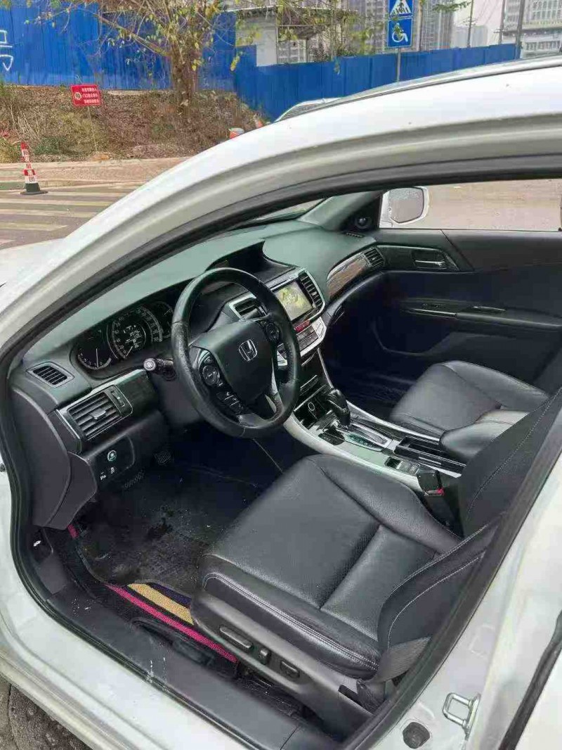 南宁14年本田雅阁3
