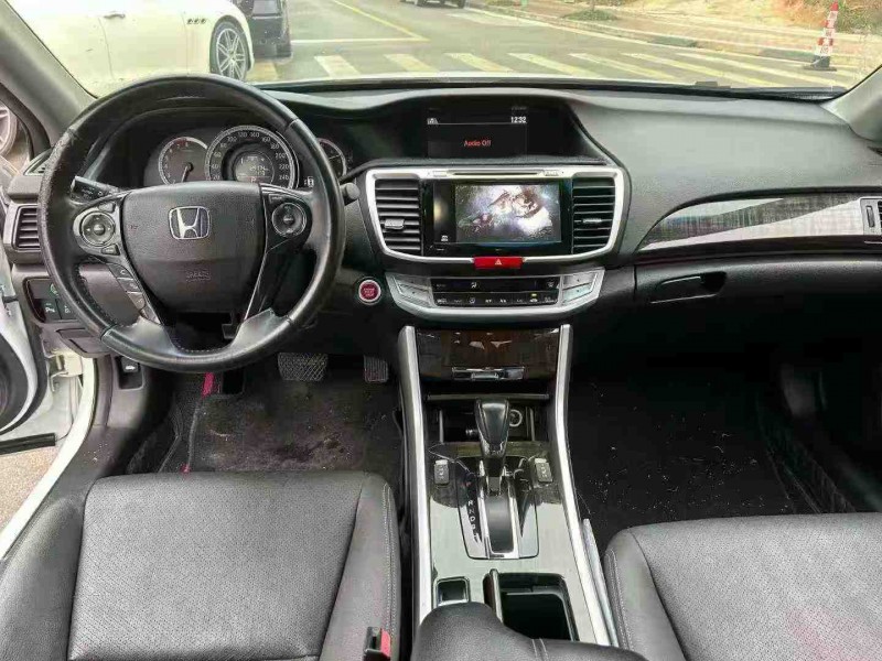 南宁14年本田雅阁4