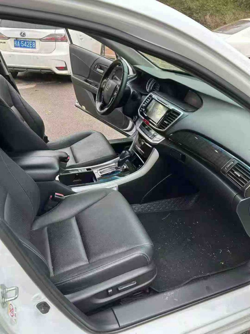 南宁14年本田雅阁5