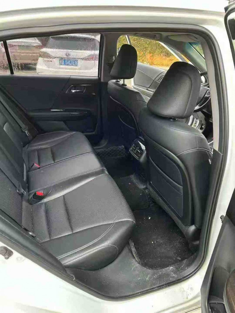 南宁14年本田雅阁6