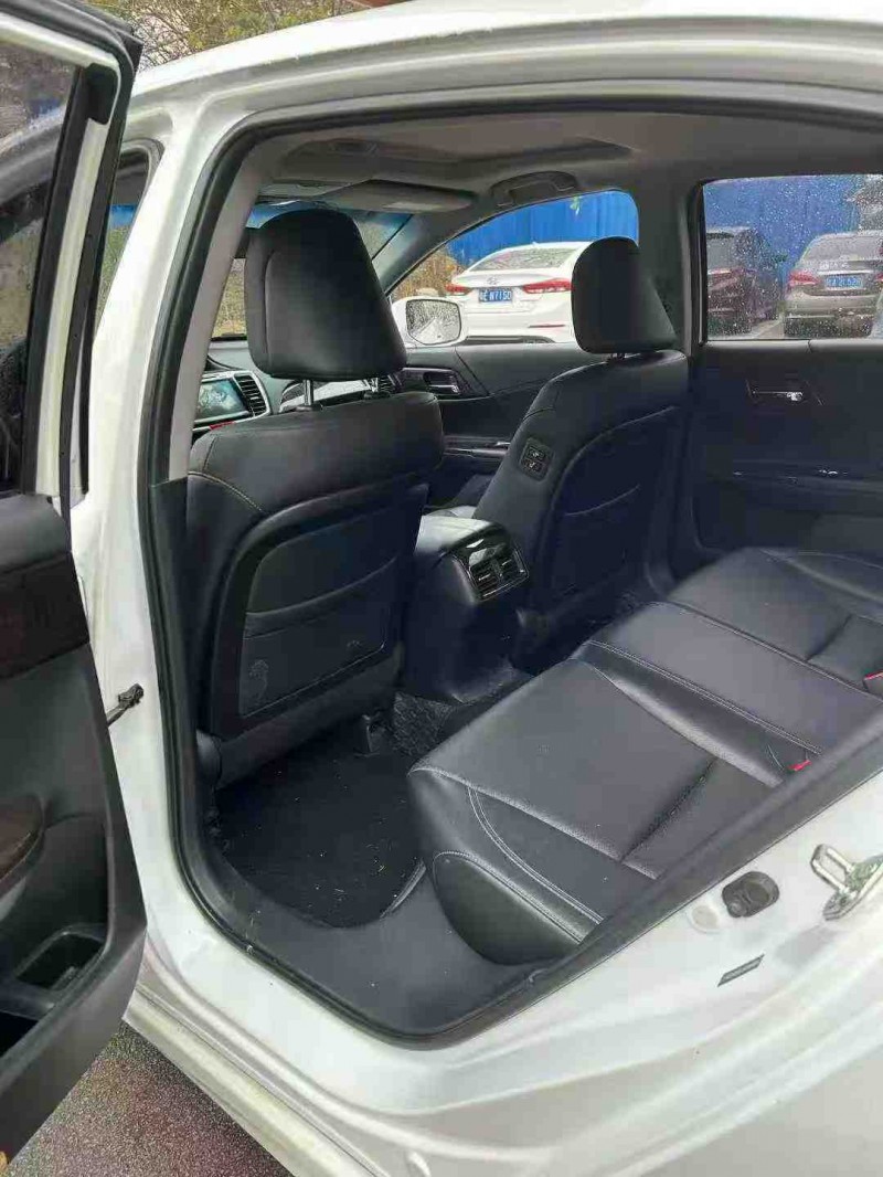 南宁14年本田雅阁7