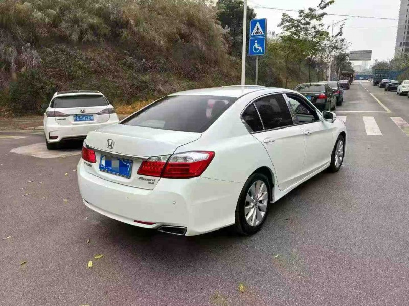 南宁14年本田雅阁8