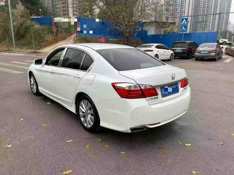 南宁14年本田雅阁9