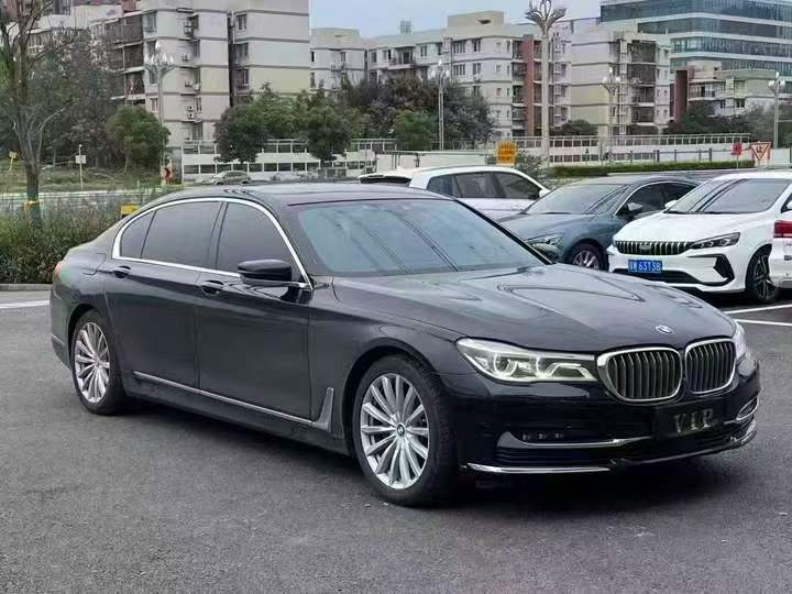 重庆17年宝马7系3