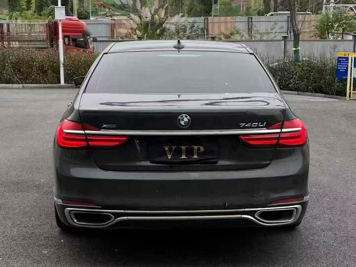 重庆17年宝马7系9