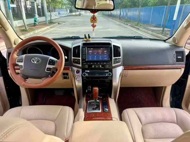 南宁13年丰田兰德酷路泽5