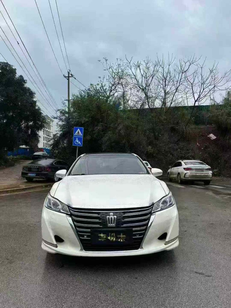 南宁17年丰田皇冠1
