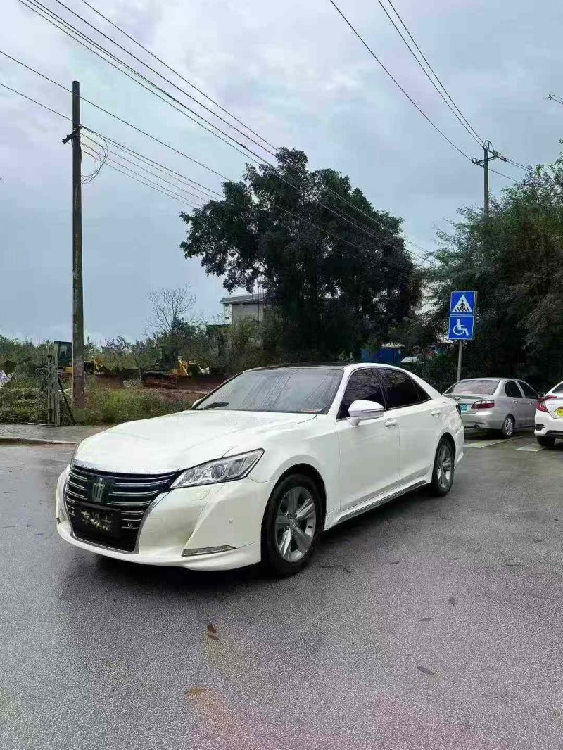 南宁17年丰田皇冠3