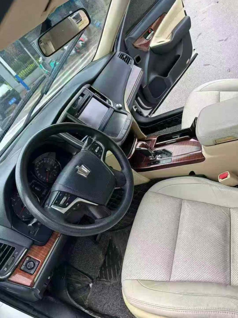 南宁17年丰田皇冠4