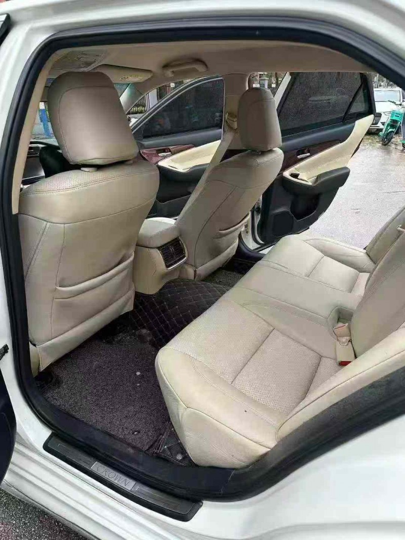 南宁17年丰田皇冠6