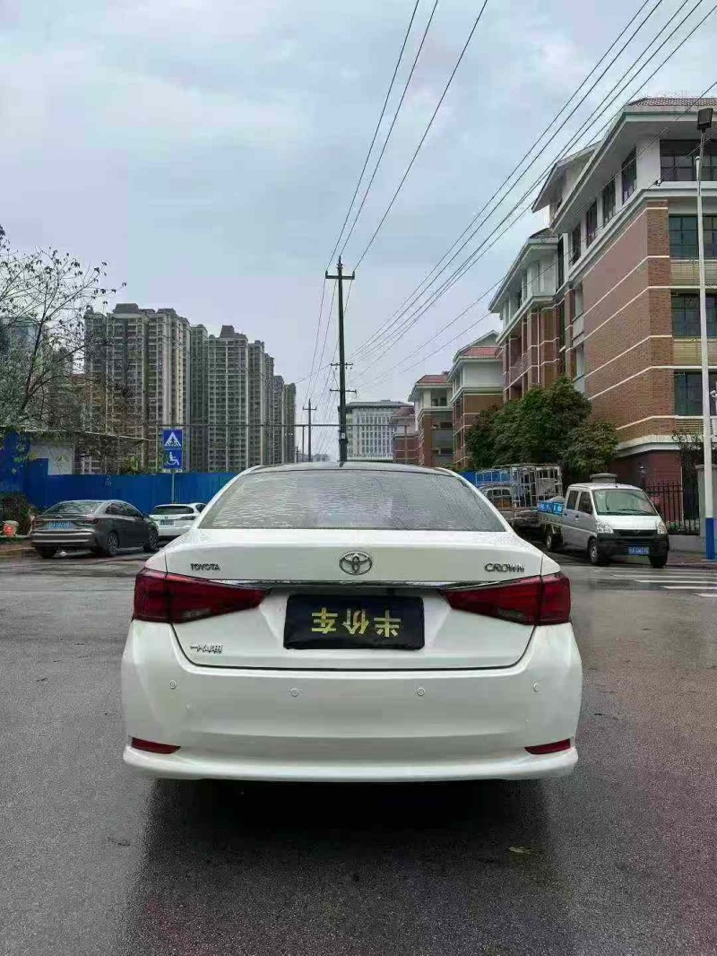 南宁17年丰田皇冠9