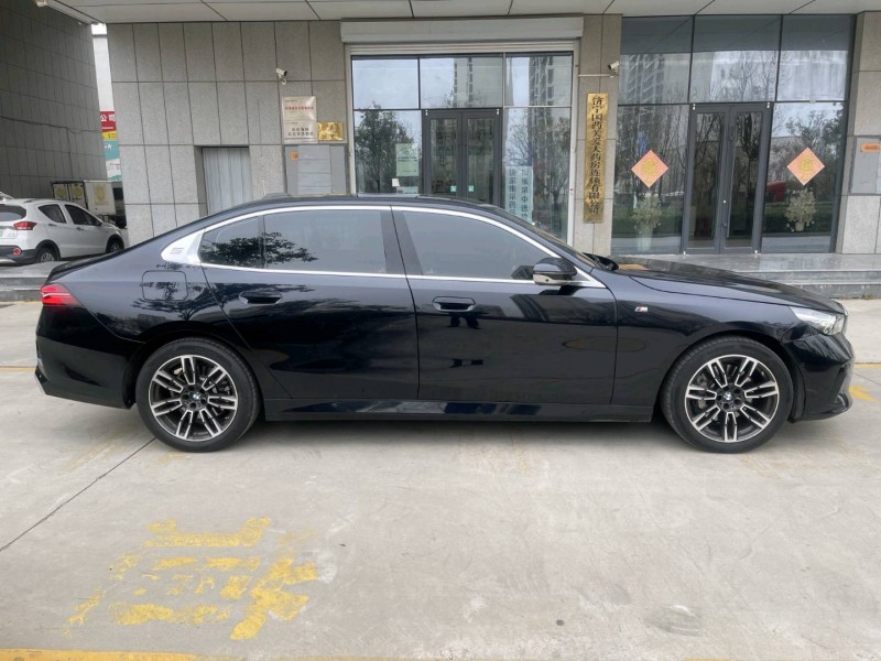 济宁24年宝马5系3