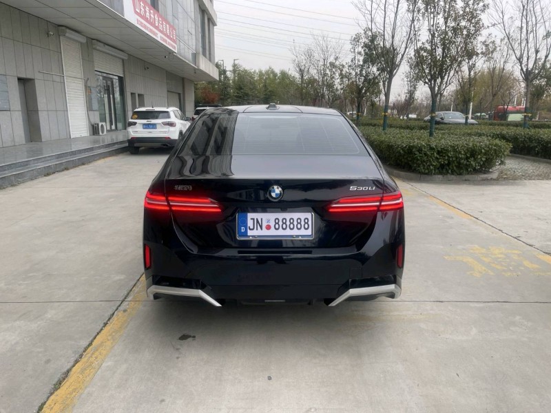 济宁24年宝马5系9