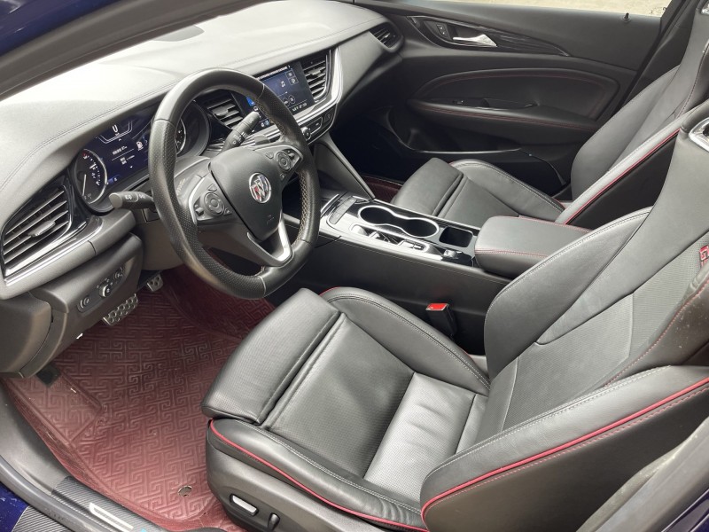 济宁21年别克君威8