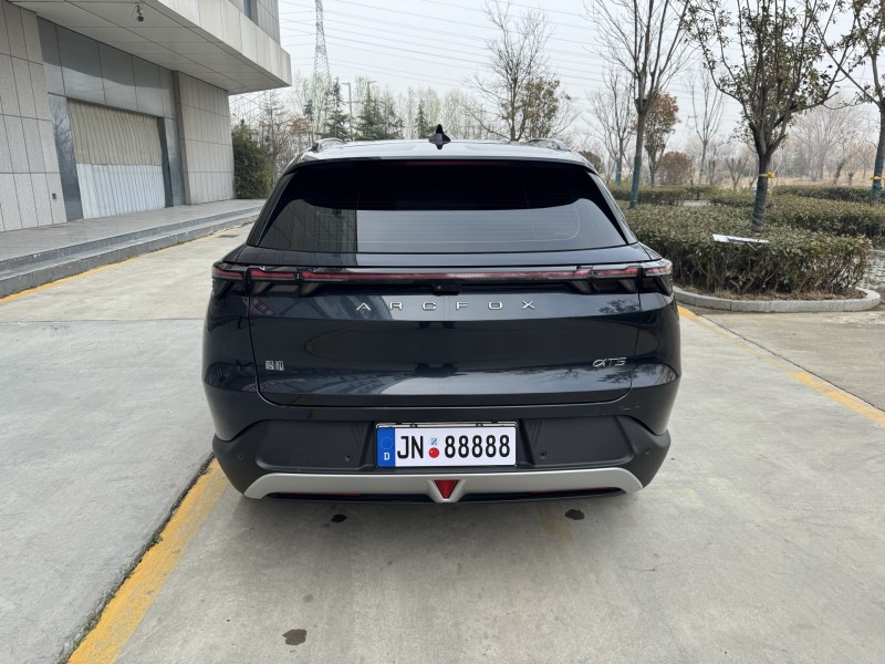 济宁24年极狐汽车阿尔法5