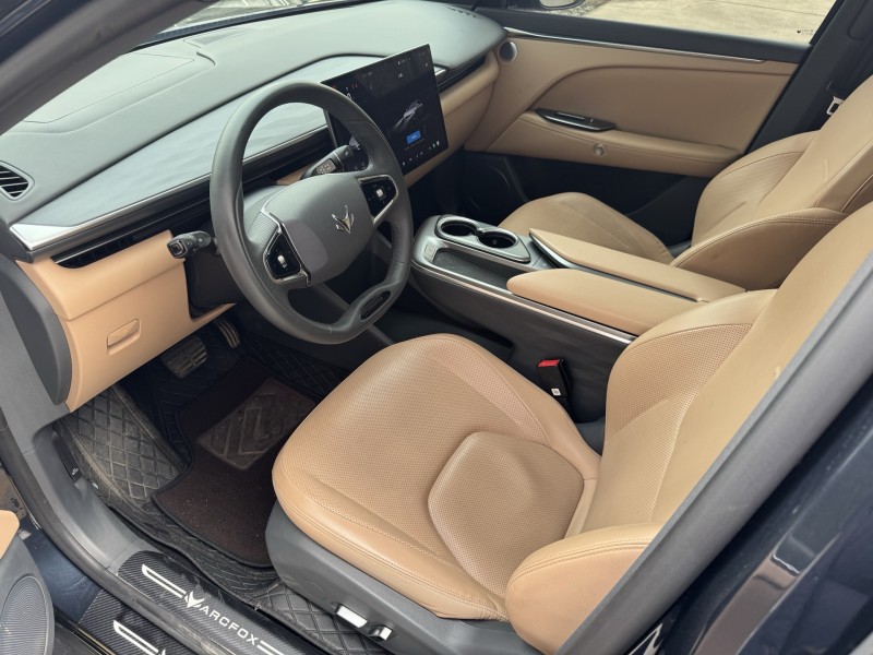 济宁24年极狐汽车阿尔法7