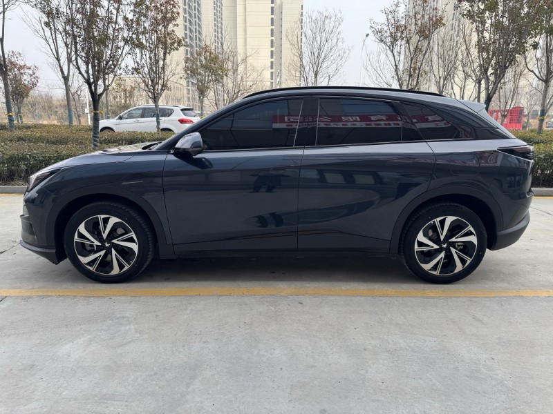 济宁24年极狐汽车阿尔法8